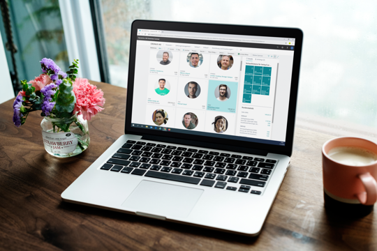 Business Central | Verkauf Debitoren auf Laptop