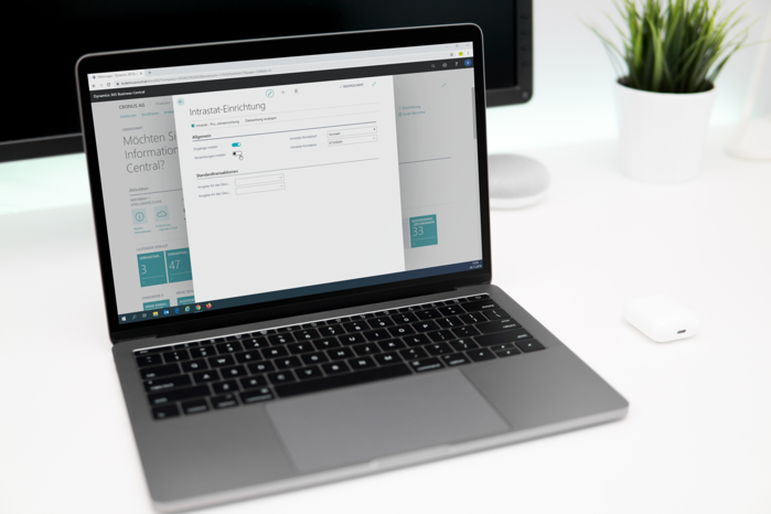 Business Central | Schnittstellen Intrastat Einrichtung auf Laptop